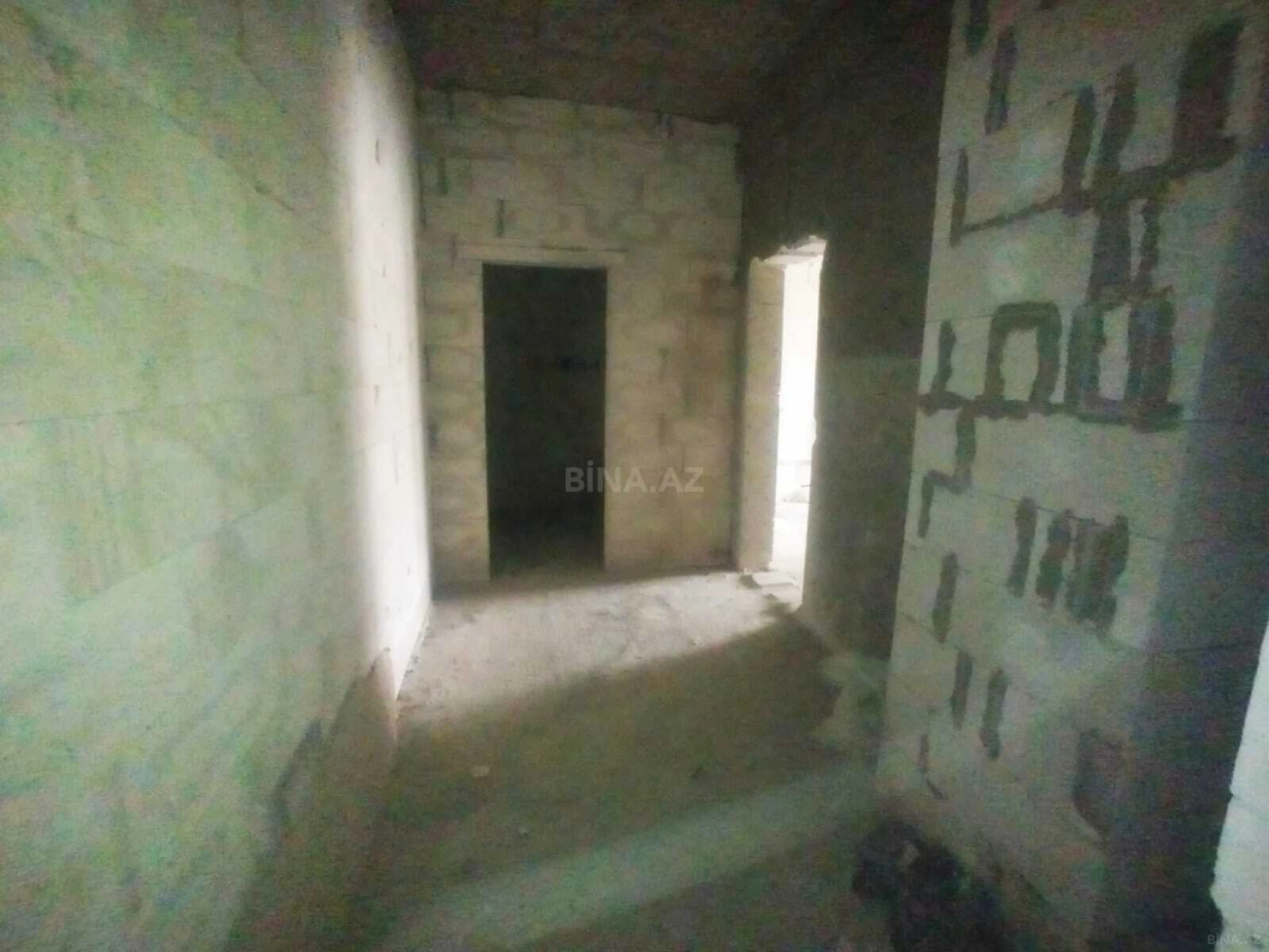 Satılır 4 otaqlı mənzil 181 m²