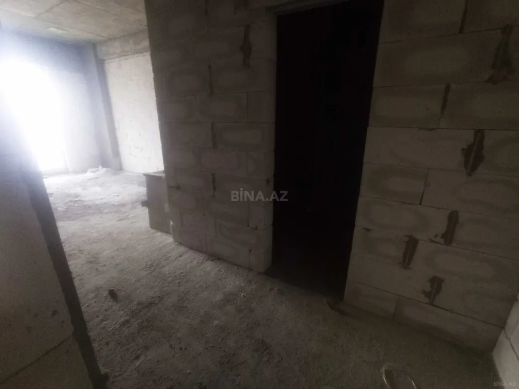 Satılır 4 otaqlı mənzil 181 m²