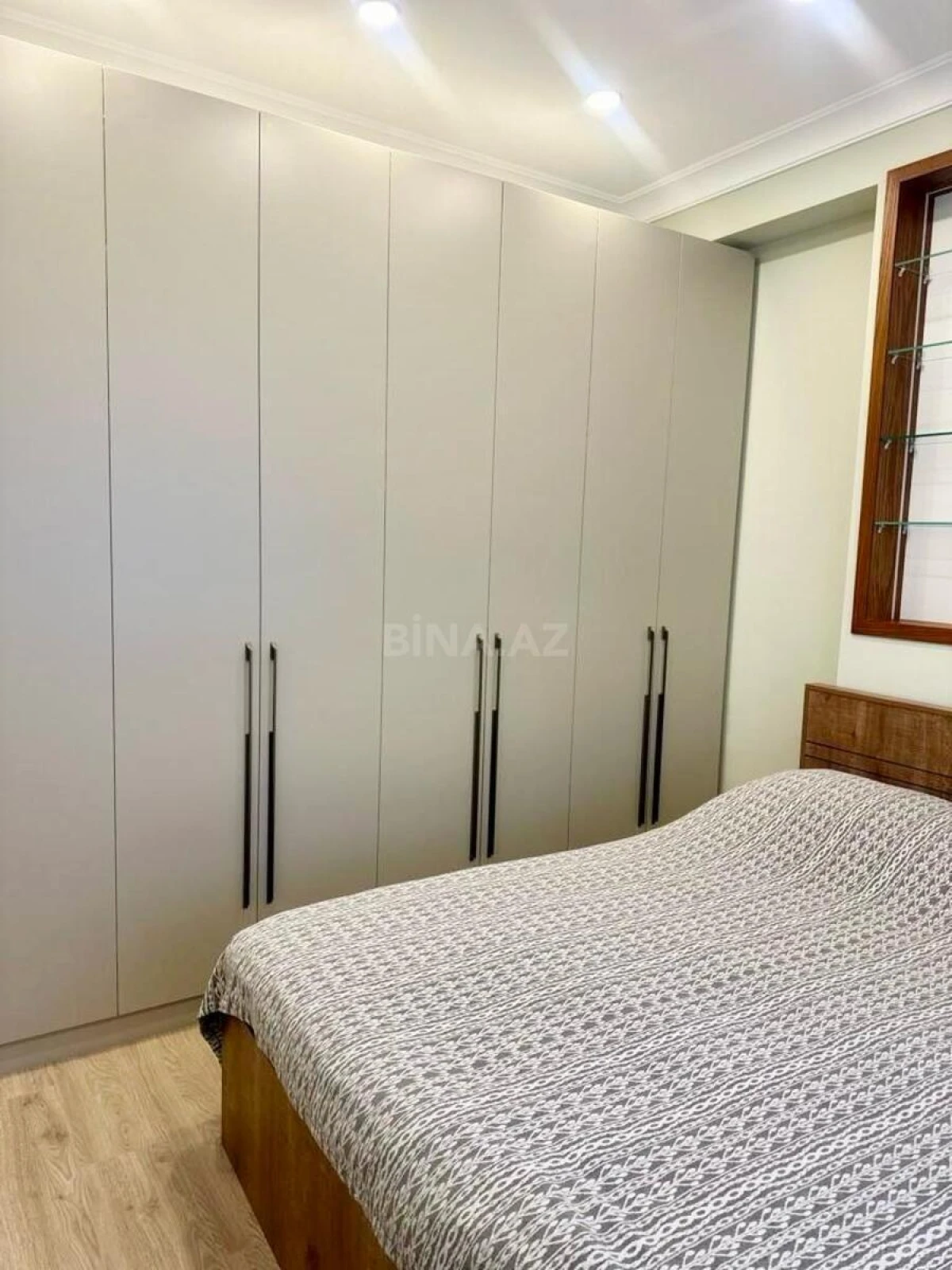 Satılır 2 otaqlı mənzil 69 m²