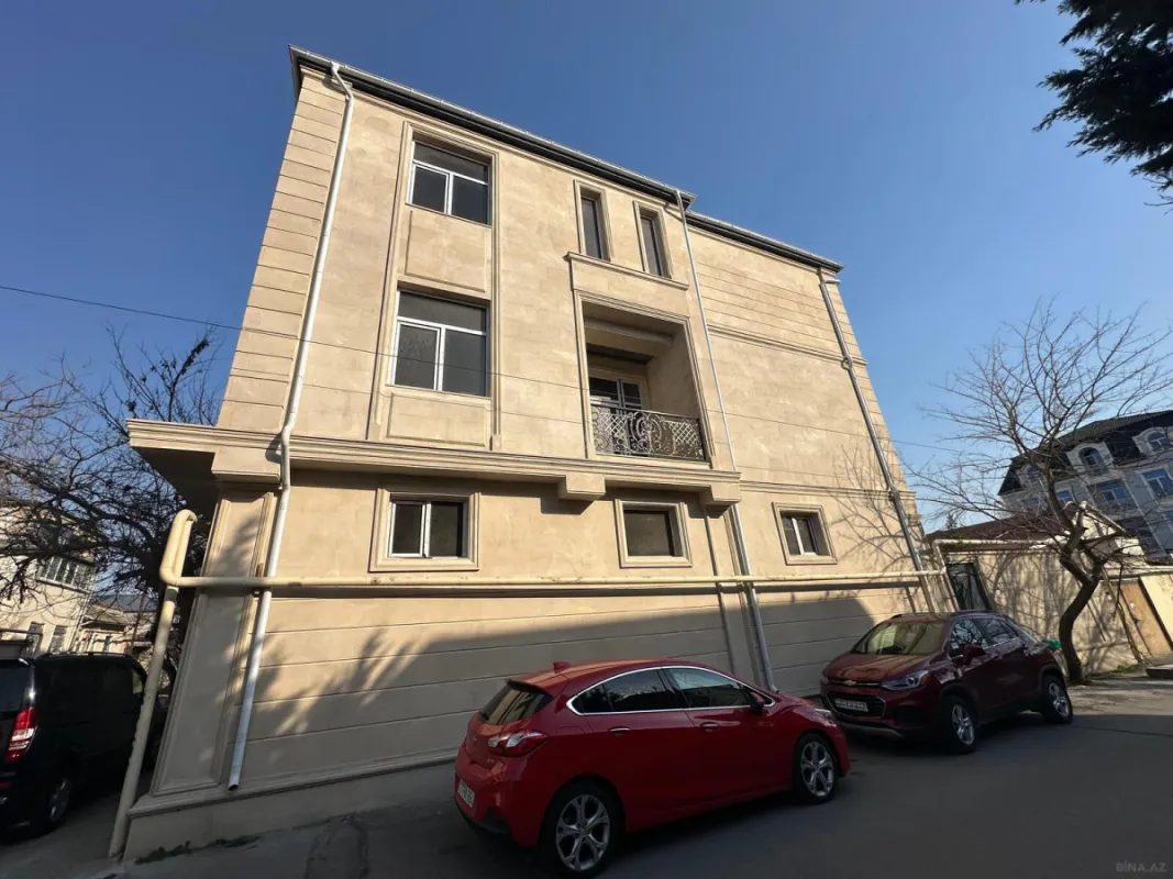 Satılır 6 otaqlı həyət evi 340 m²