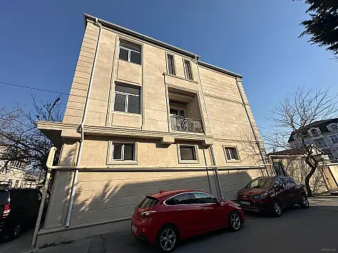 Satılır 6 otaqlı həyət evi 340 m²