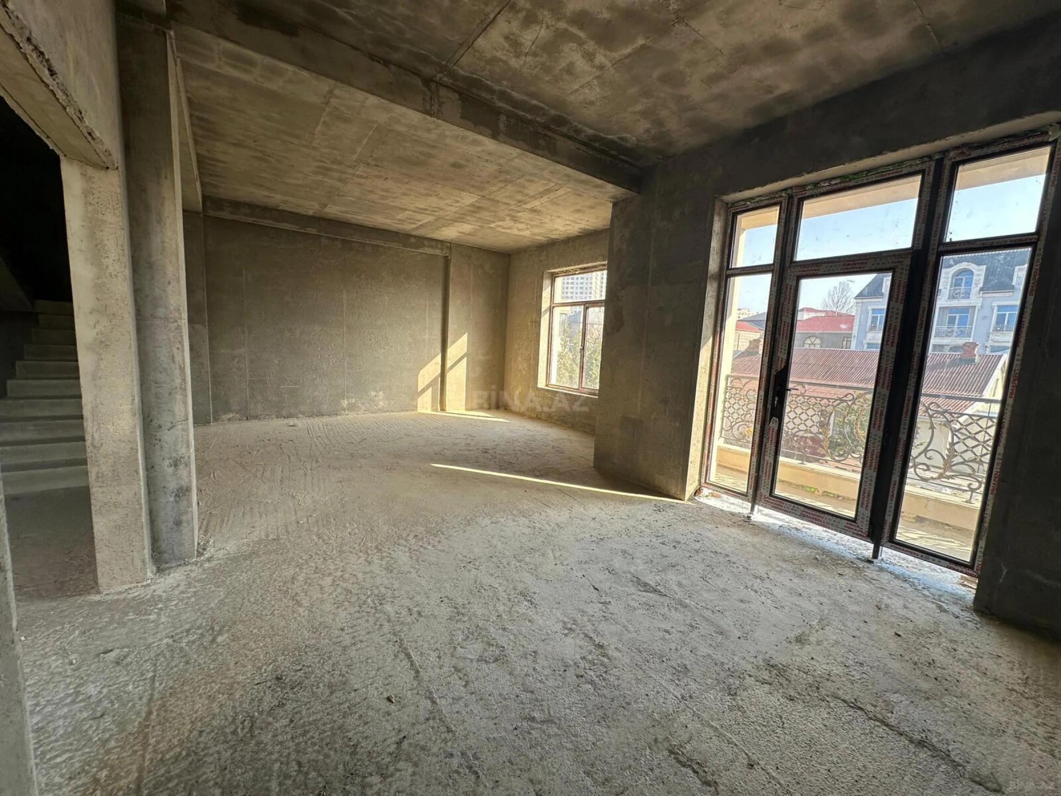 Satılır 6 otaqlı həyət evi 340 m²