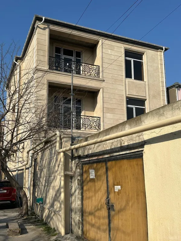 Satılır 6 otaqlı həyət evi 340 m²
