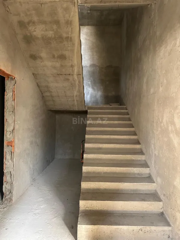 Satılır 6 otaqlı həyət evi 340 m²