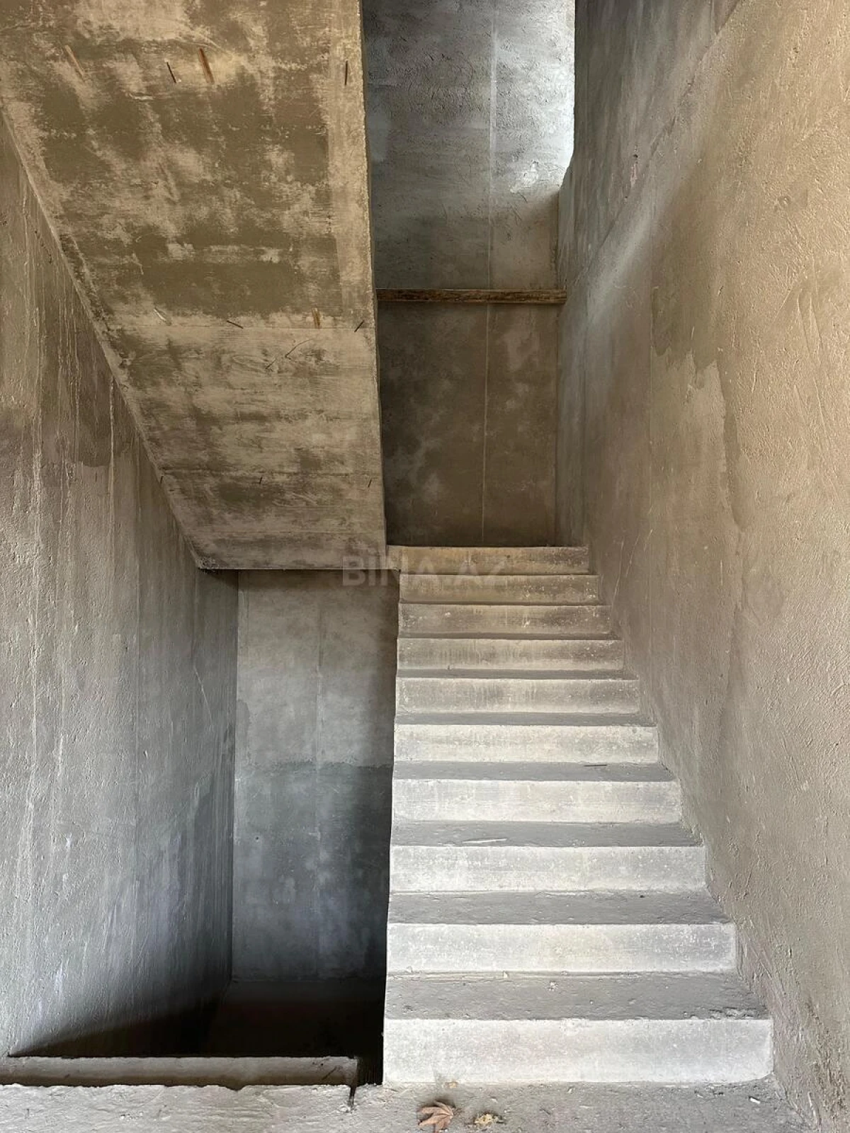 Satılır 6 otaqlı həyət evi 340 m²