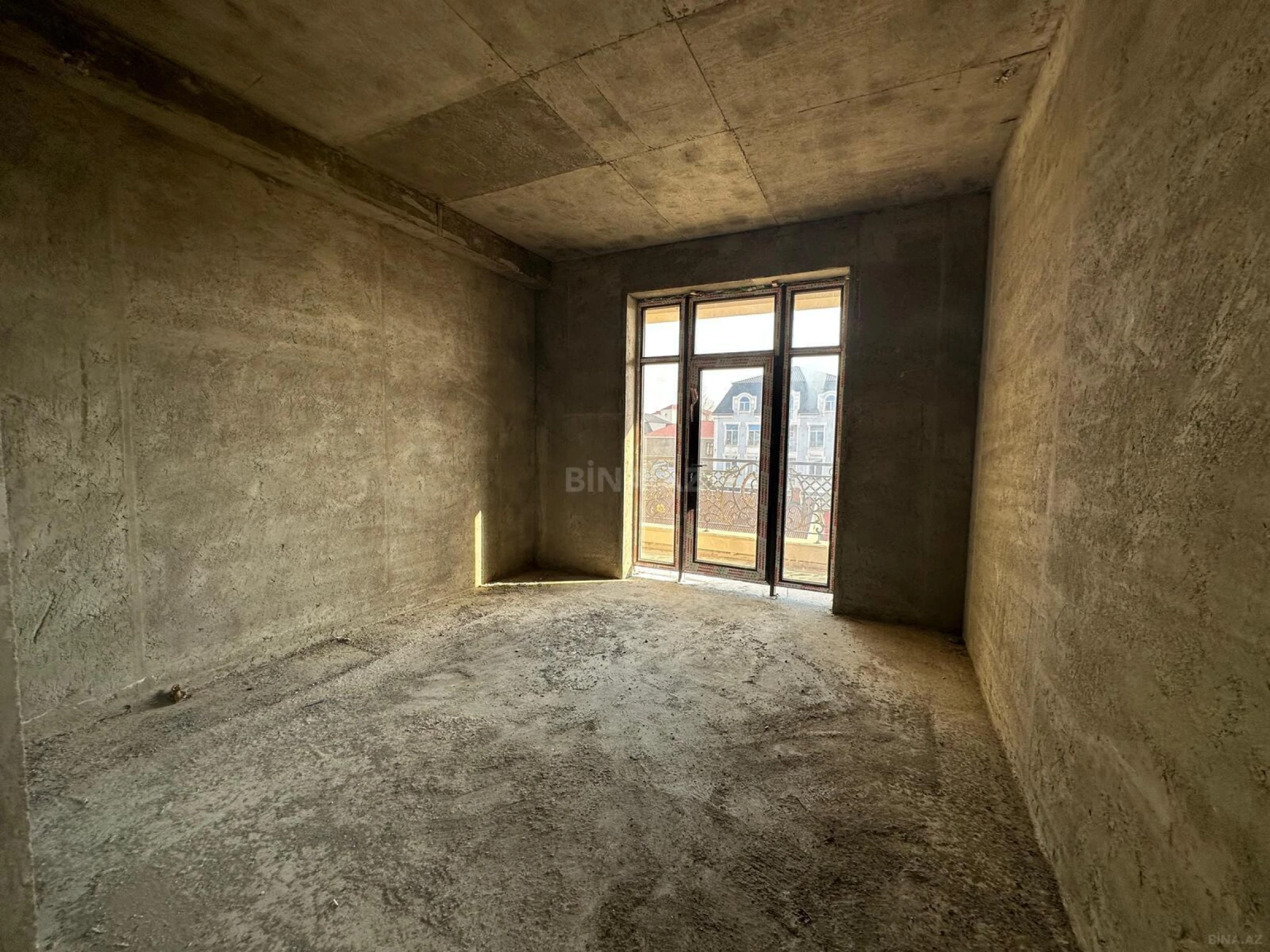 Satılır 6 otaqlı həyət evi 340 m²