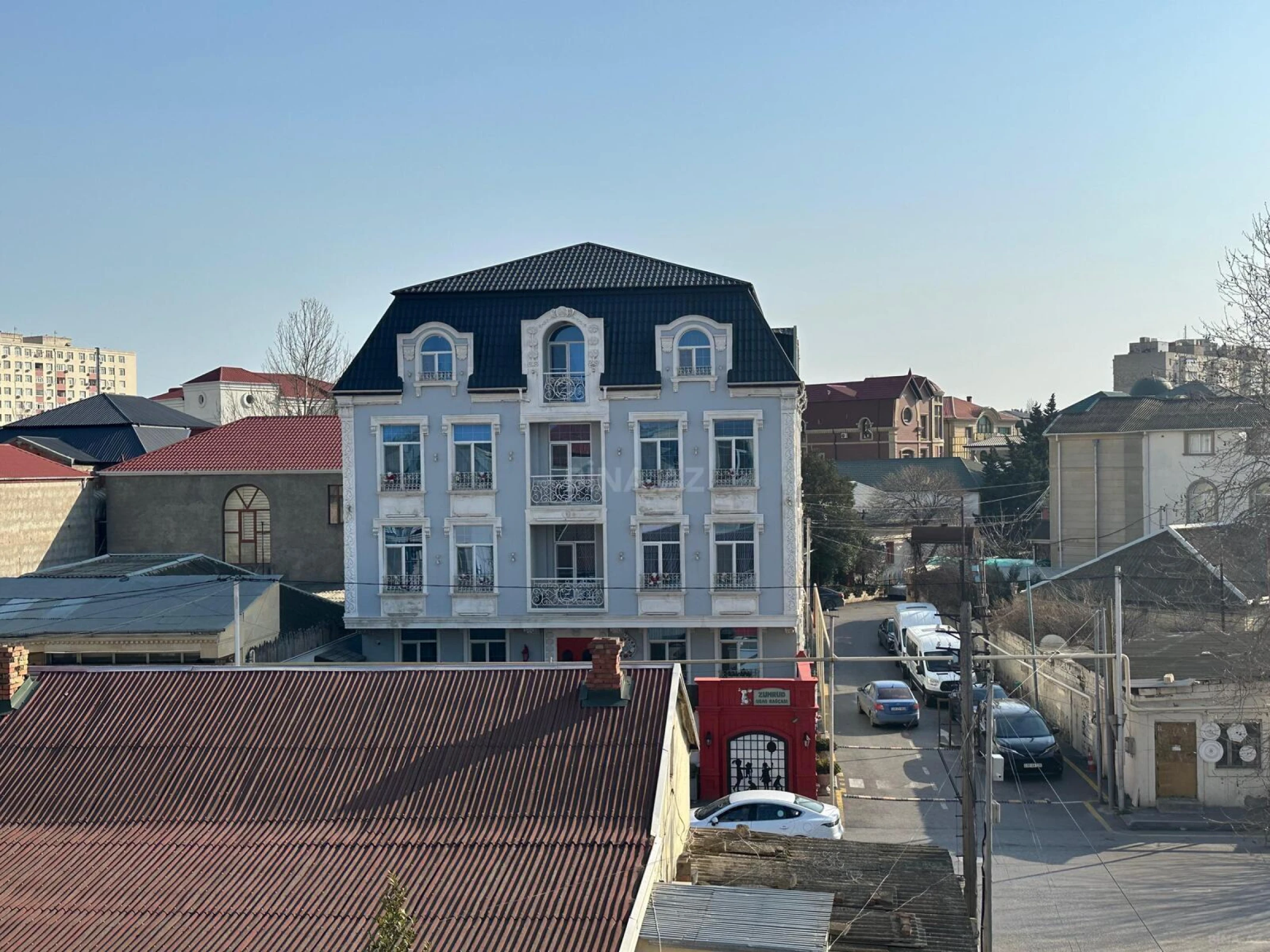 Satılır 6 otaqlı həyət evi 340 m²