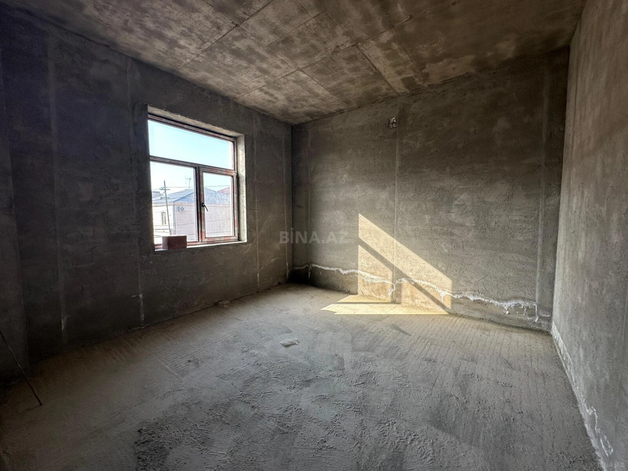 Satılır 6 otaqlı həyət evi 340 m²