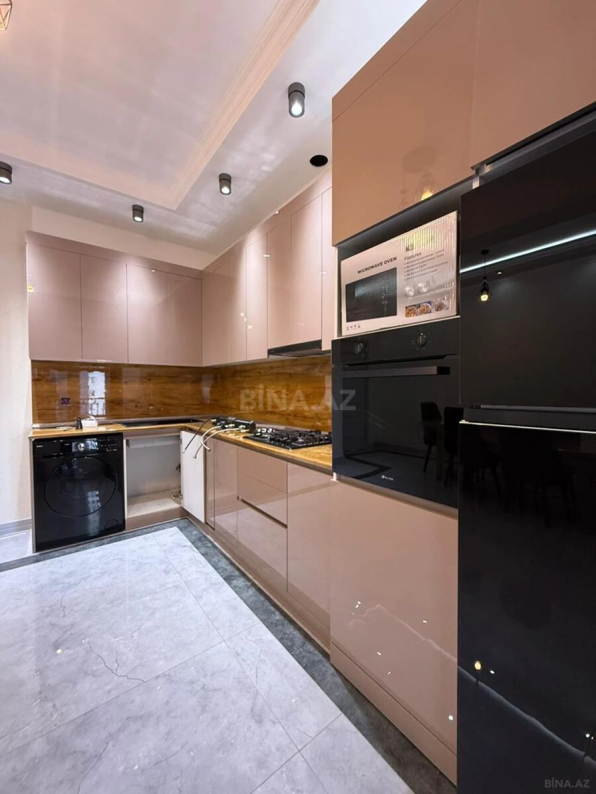 Kirayə verilir 3 otaqlı mənzil 137 m²