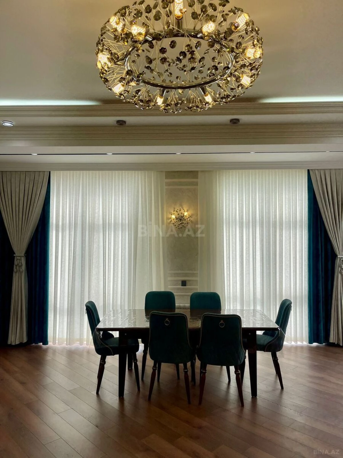 Kirayə verilir 3 otaqlı mənzil 137 m²