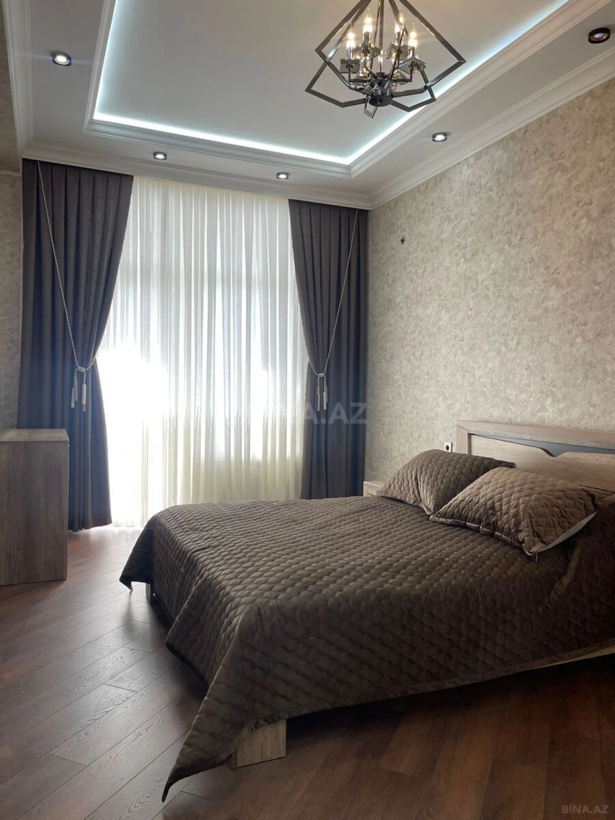Kirayə verilir 3 otaqlı mənzil 137 m²