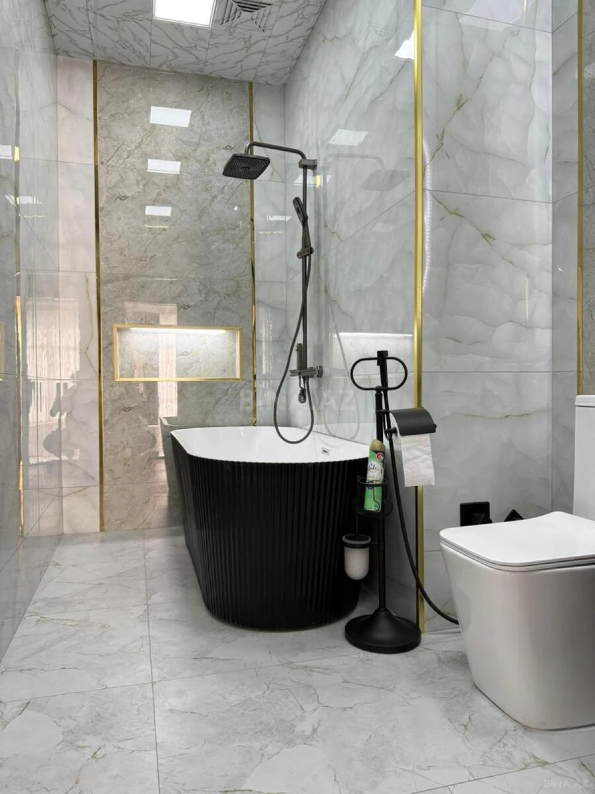 Kirayə verilir 3 otaqlı mənzil 137 m²