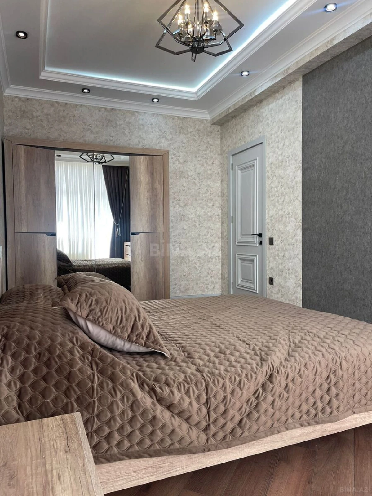 Kirayə verilir 3 otaqlı mənzil 137 m²