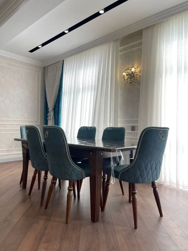 Kirayə verilir 3 otaqlı mənzil 137 m²
