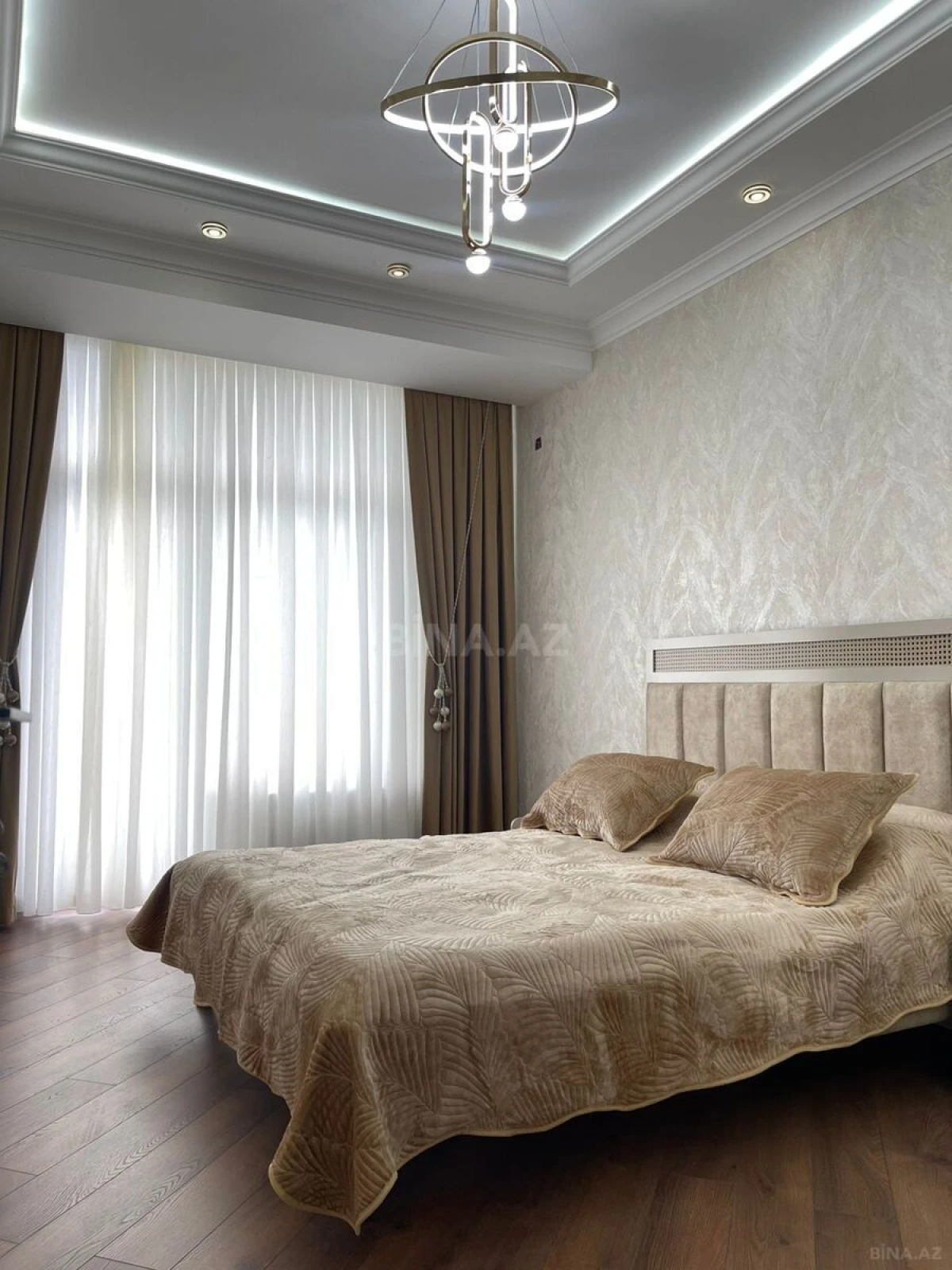 Kirayə verilir 3 otaqlı mənzil 137 m²