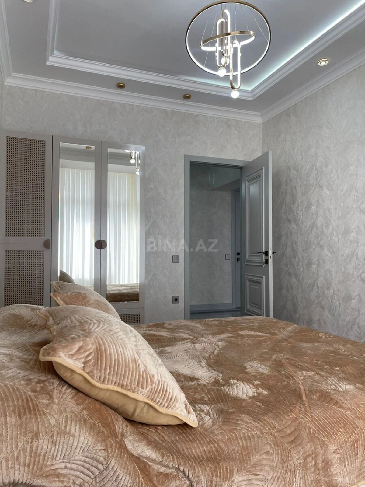 Kirayə verilir 3 otaqlı mənzil 137 m²