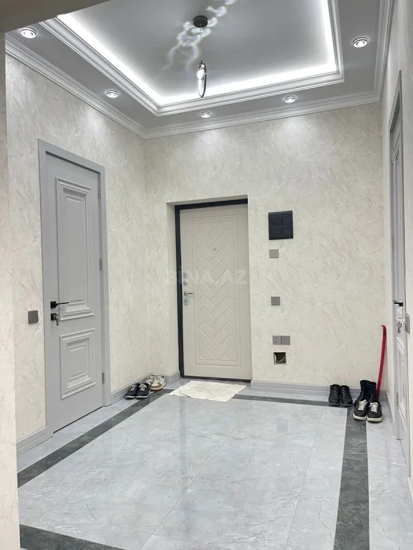Kirayə verilir 3 otaqlı mənzil 137 m²