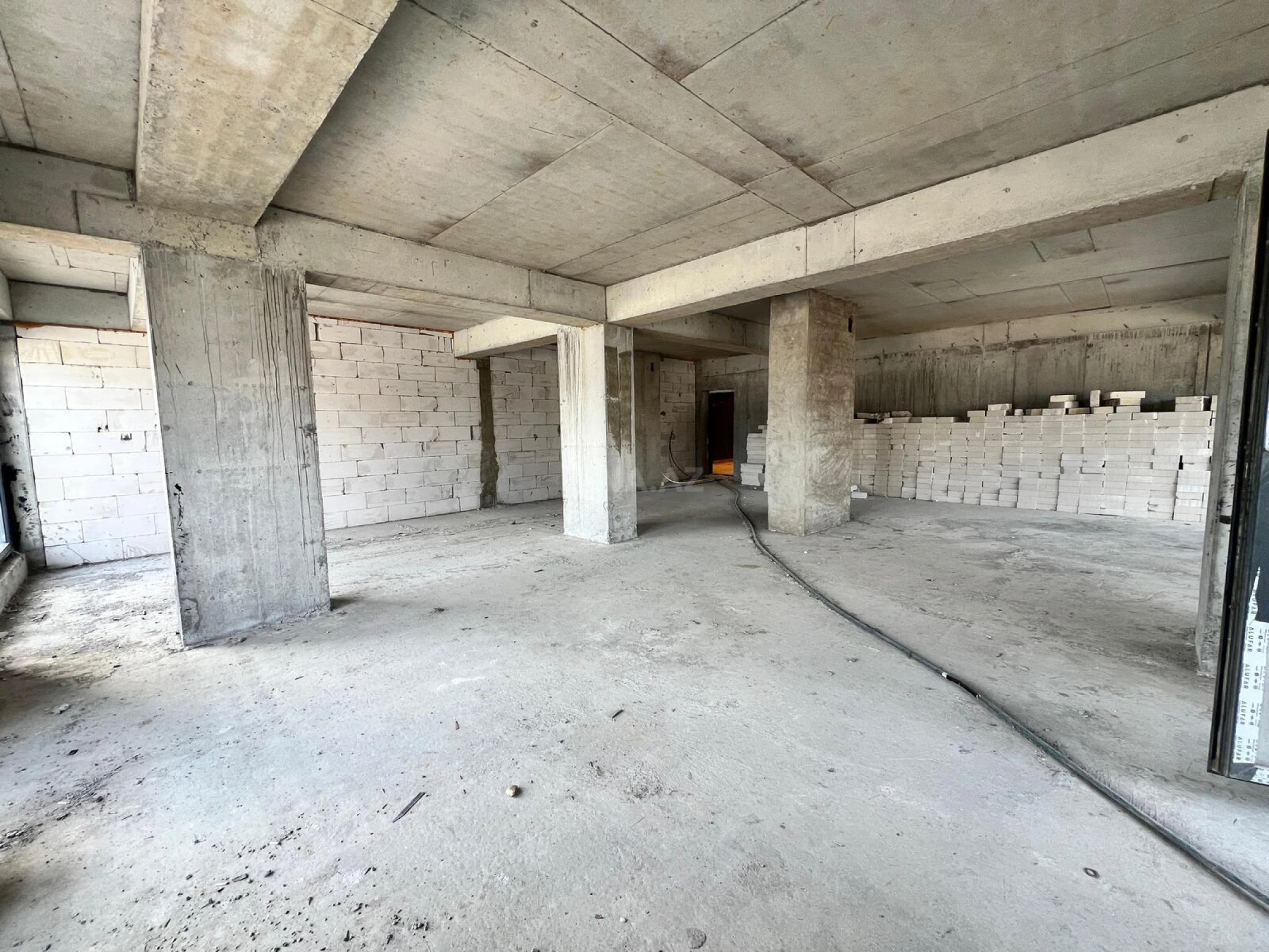 Satılır 3 otaqlı mənzil 125 m²