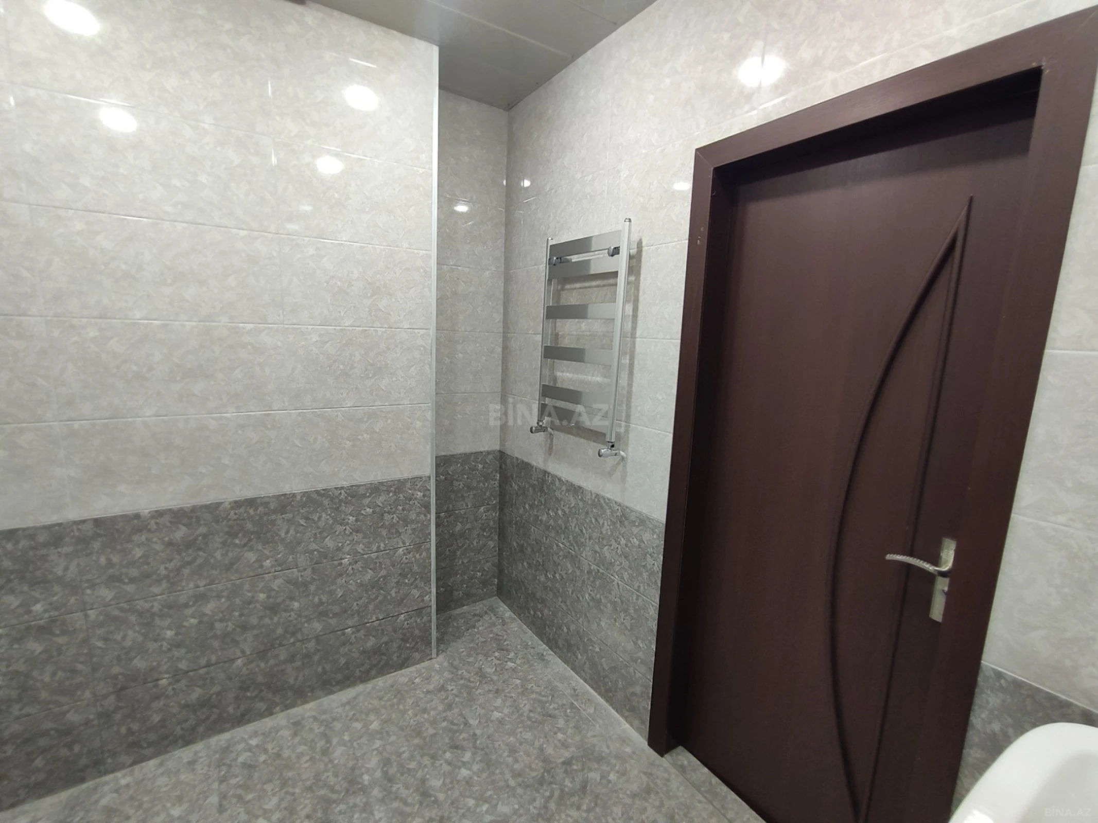 Satılır 3 otaqlı mənzil 115 m²