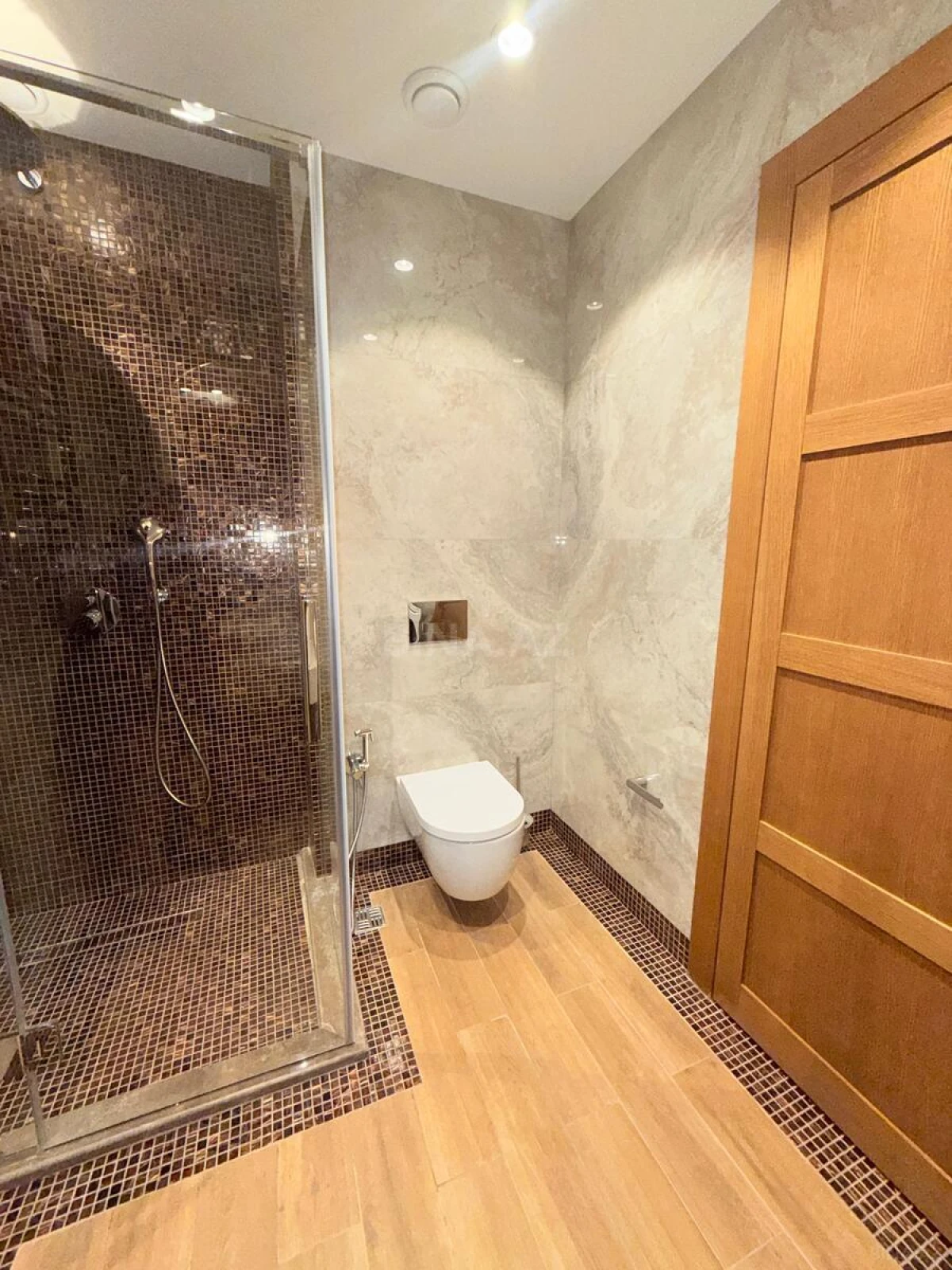 Satılır 2 otaqlı mənzil 78 m²