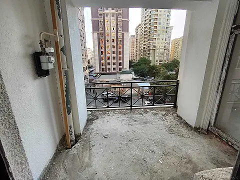 Satılır 3 otaqlı mənzil 118 m²