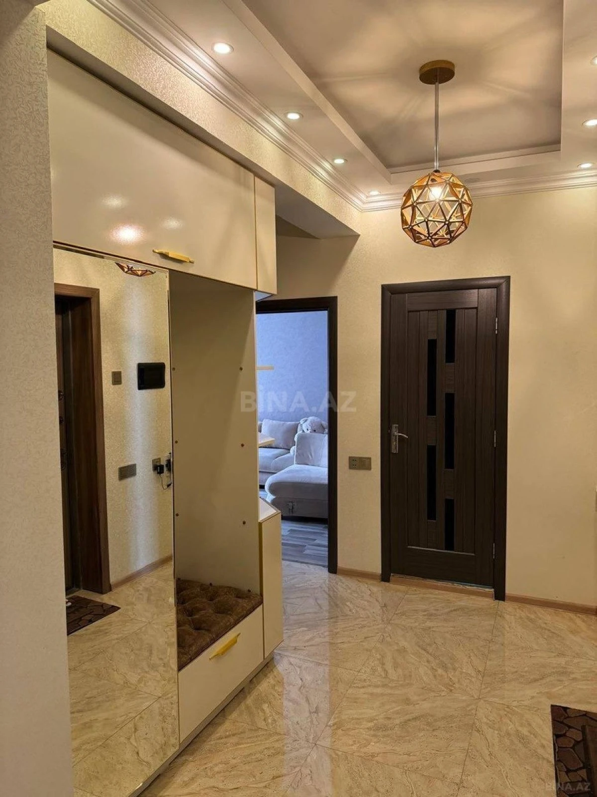 Kirayə verilir 2 otaqlı mənzil 90 m²