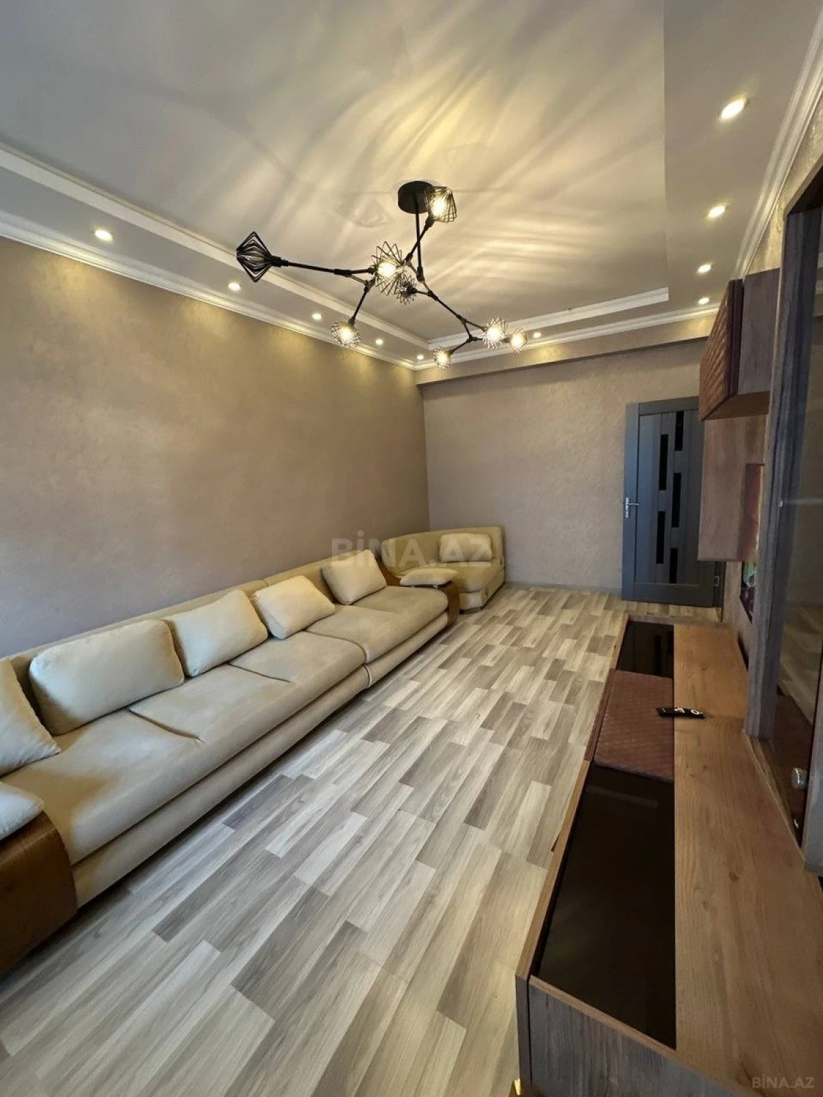 Kirayə verilir 2 otaqlı mənzil 90 m²