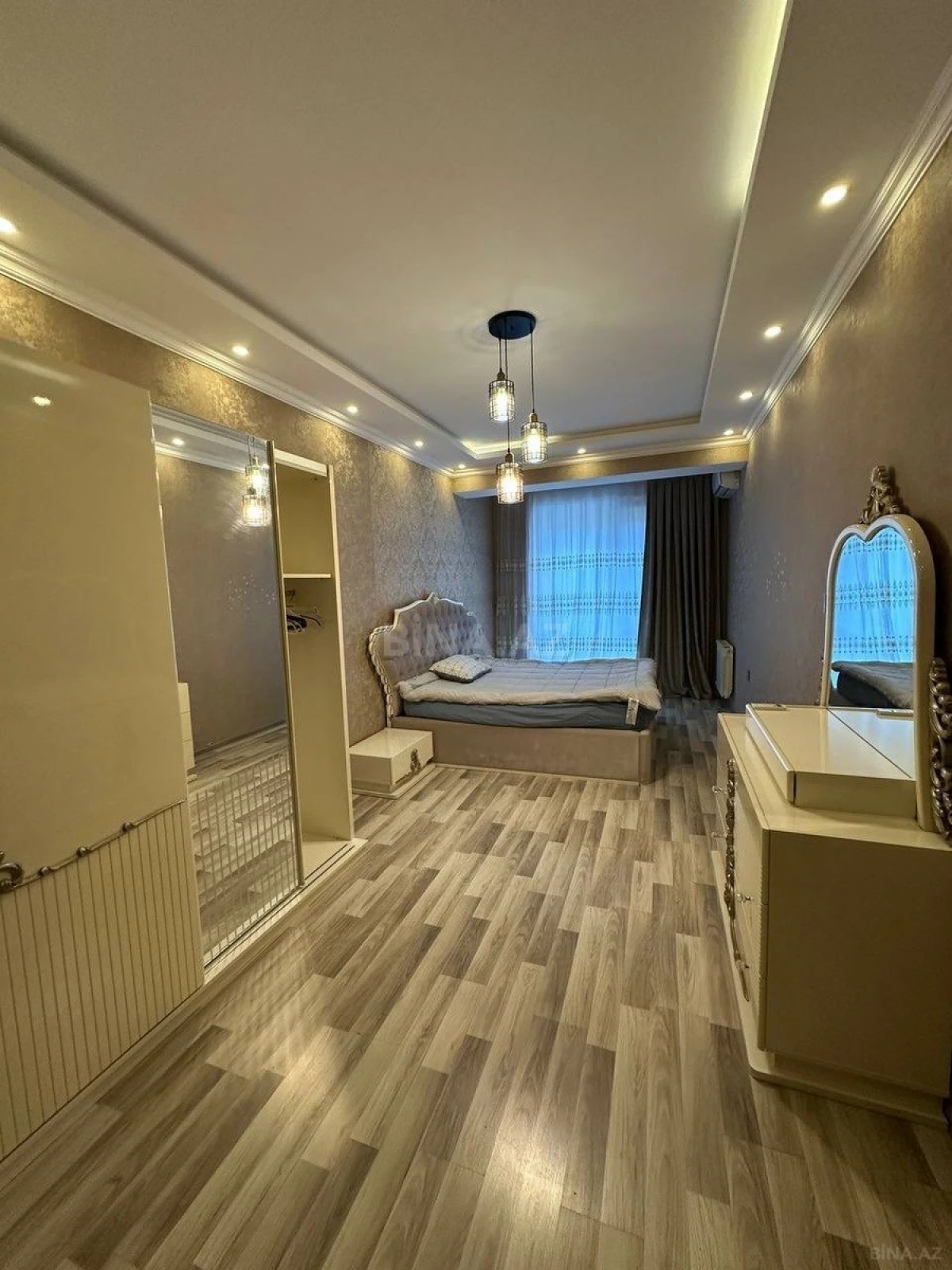 Kirayə verilir 2 otaqlı mənzil 90 m²
