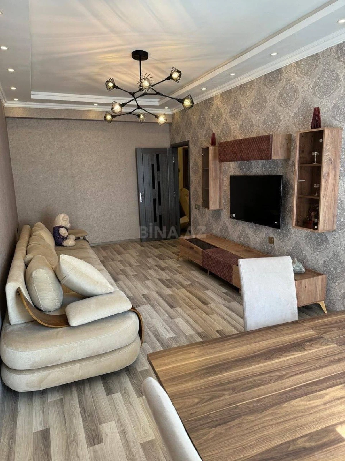 Kirayə verilir 2 otaqlı mənzil 90 m²