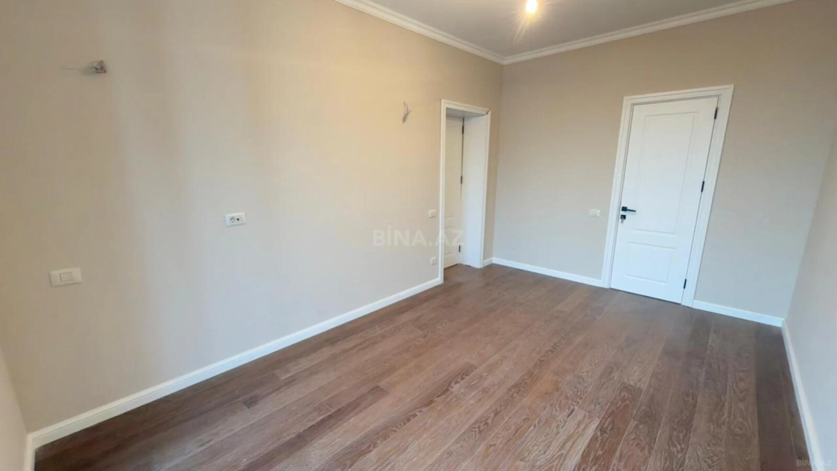 Satılır 4 otaqlı mənzil 124 m²