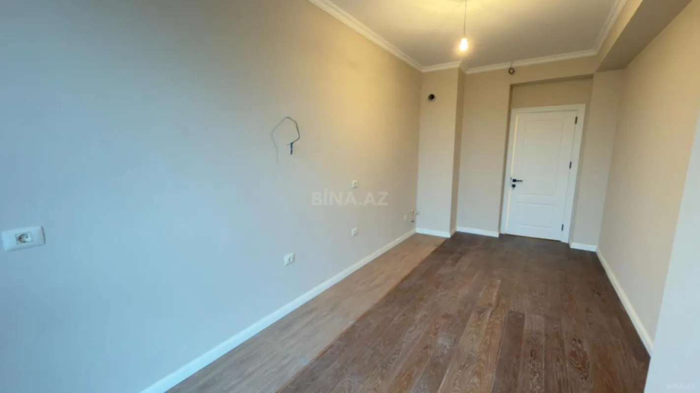 Satılır 4 otaqlı mənzil 124 m²