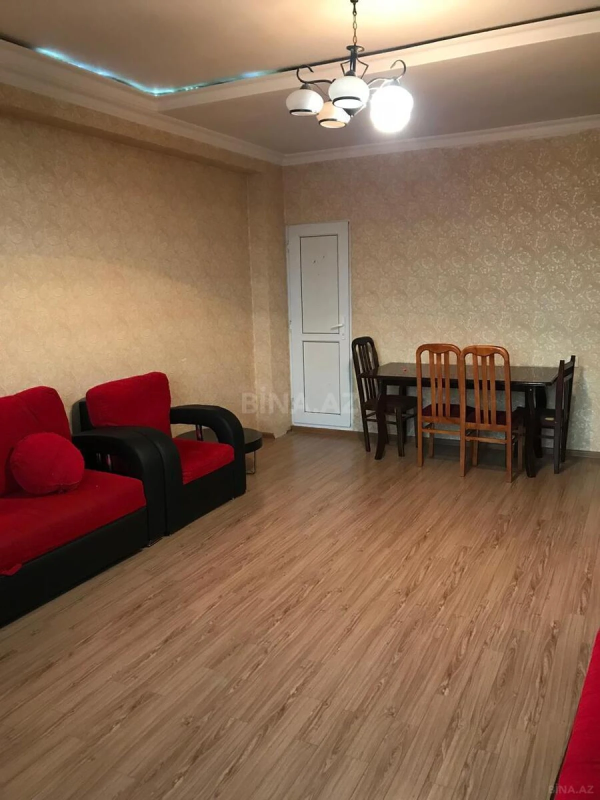 Kirayə verilir 2 otaqlı mənzil 85 m²