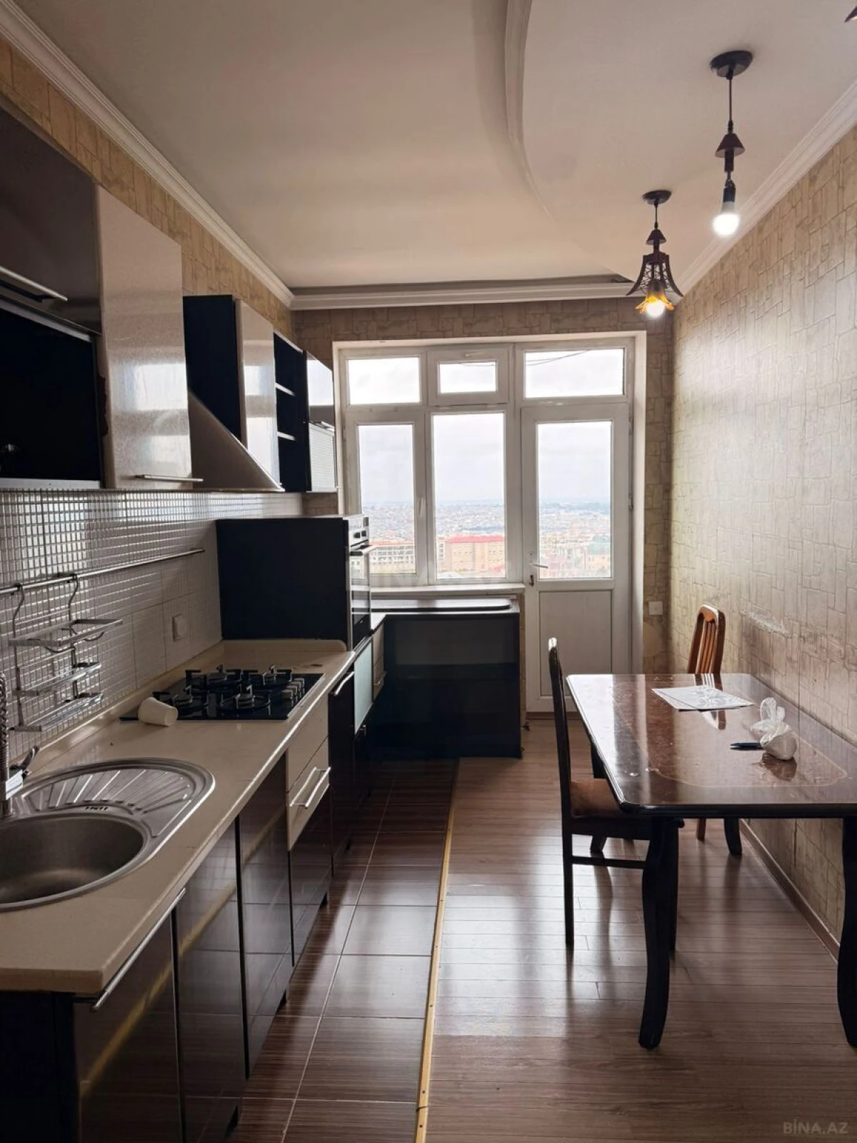 Kirayə verilir 2 otaqlı mənzil 85 m²