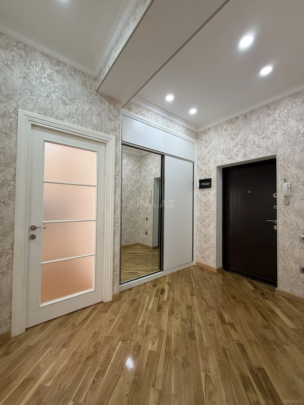 Satılır 2 otaqlı mənzil 65 m²