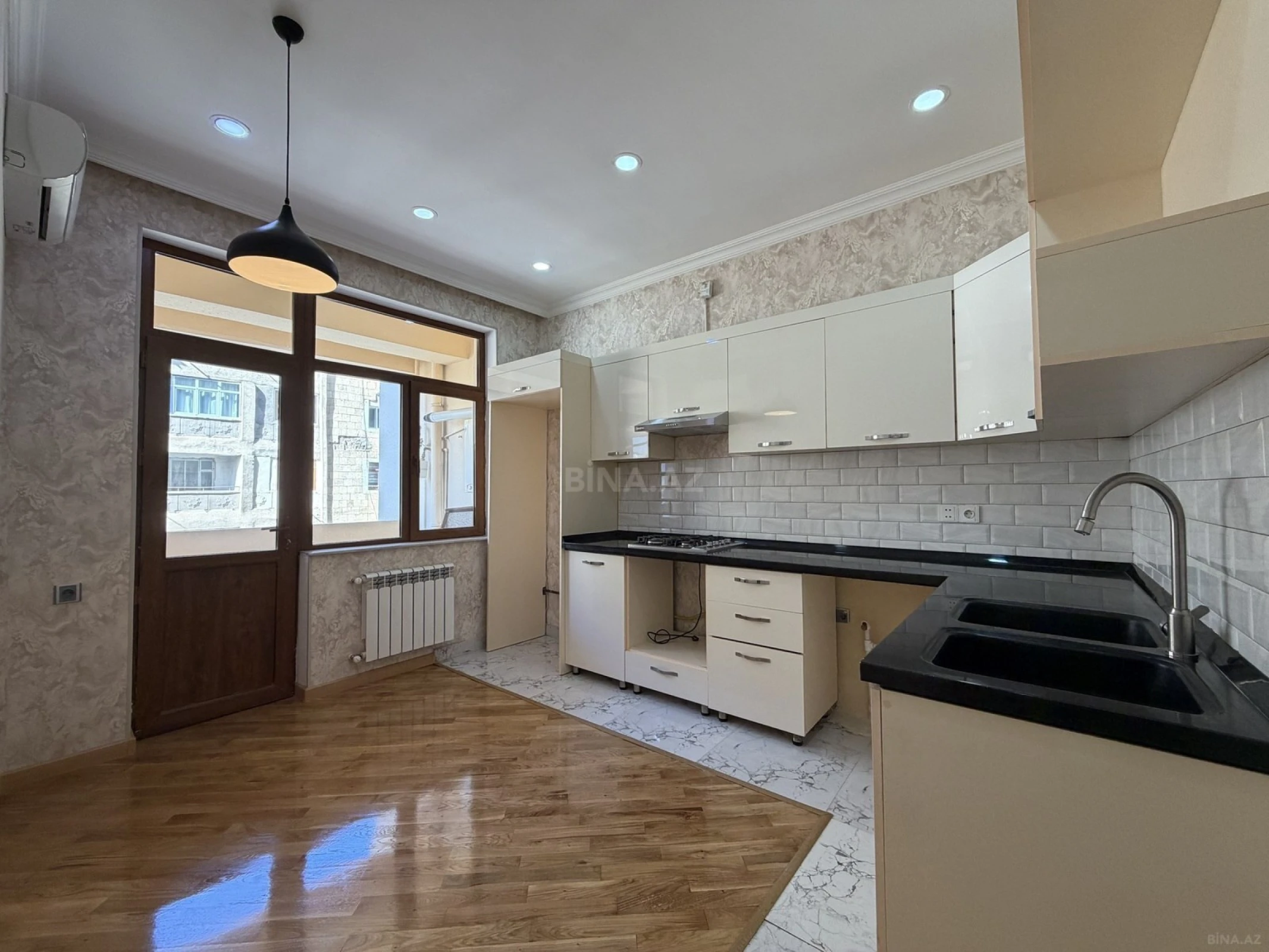 Satılır 2 otaqlı mənzil 65 m²