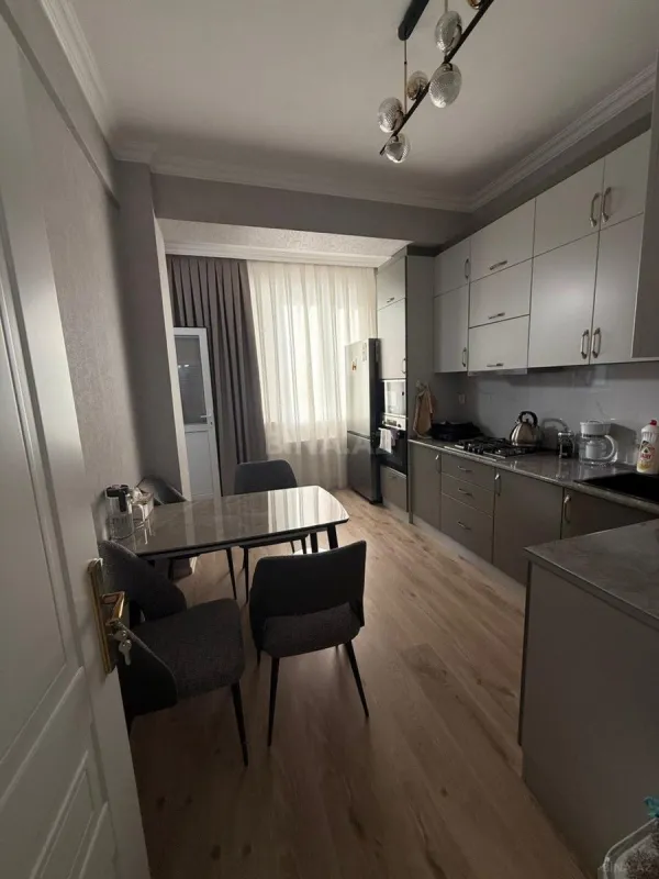 Kirayə verilir 2 otaqlı mənzil 75 m²