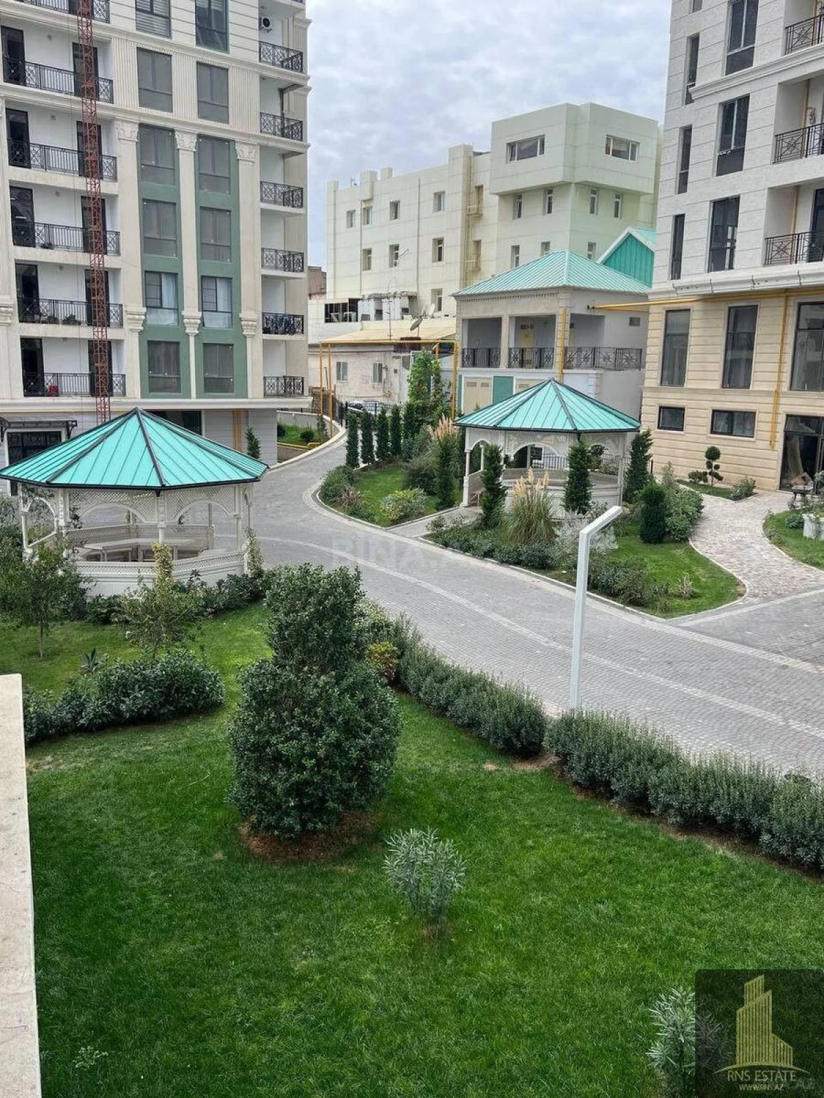 Satılır 2 otaqlı mənzil 92 m²