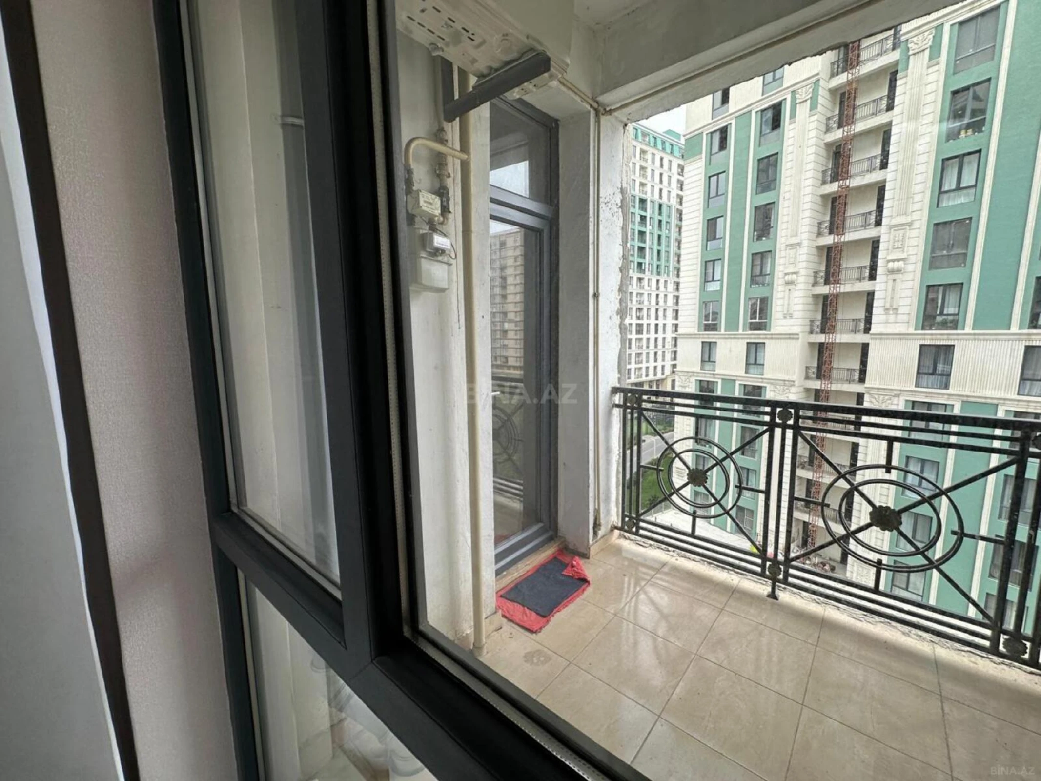 Satılır 2 otaqlı mənzil 92 m²