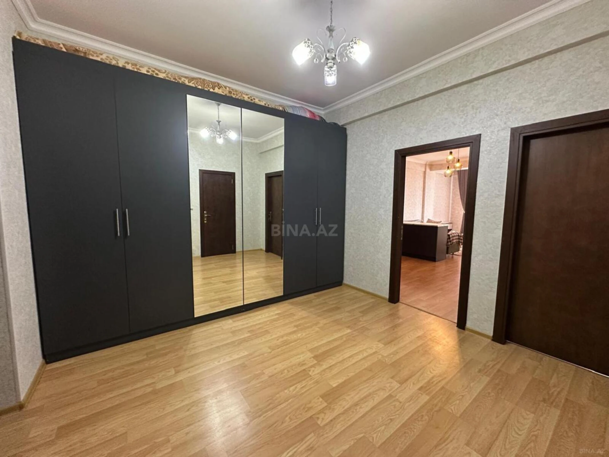 Satılır 2 otaqlı mənzil 92 m²