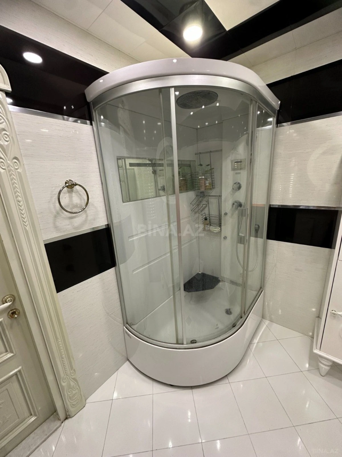 Satılır 3 otaqlı mənzil 135 m²