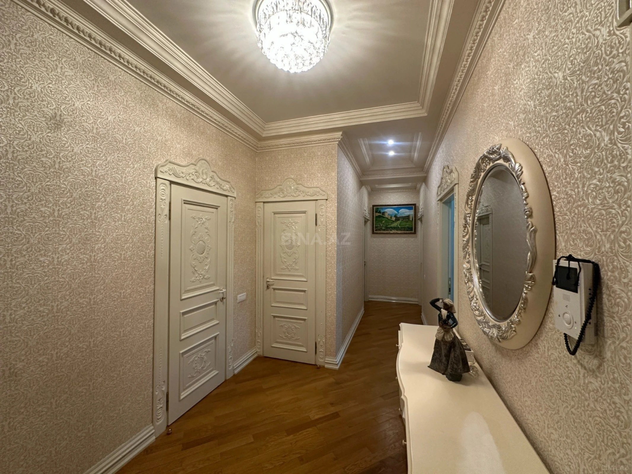 Satılır 3 otaqlı mənzil 135 m²