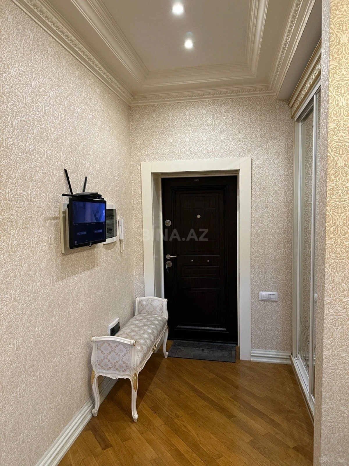 Satılır 3 otaqlı mənzil 135 m²