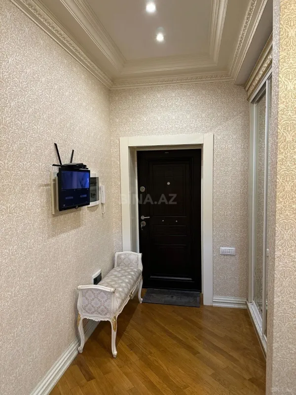 Satılır 3 otaqlı mənzil 135 m²