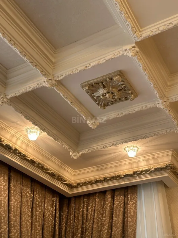 Satılır 3 otaqlı mənzil 135 m²