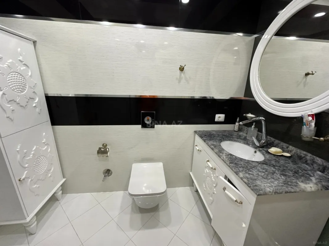 Satılır 3 otaqlı mənzil 135 m²