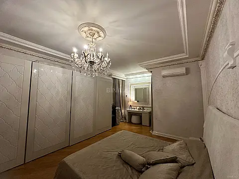 Satılır 3 otaqlı mənzil 135 m²