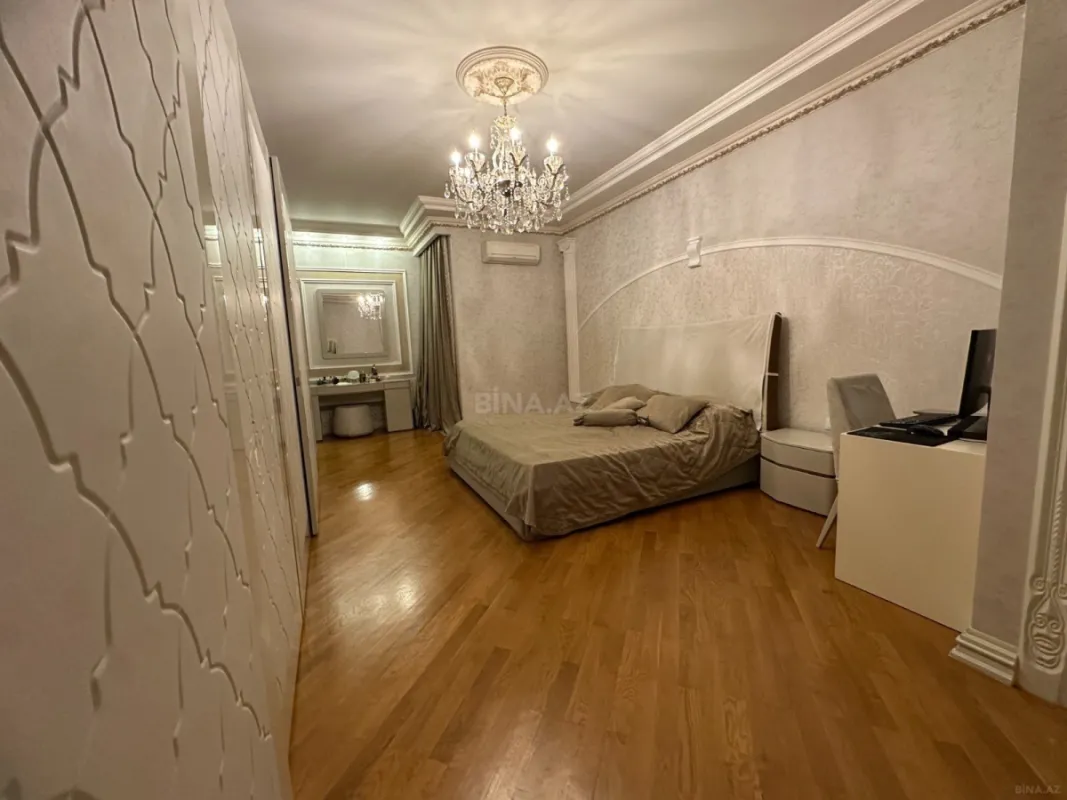 Satılır 3 otaqlı mənzil 135 m²