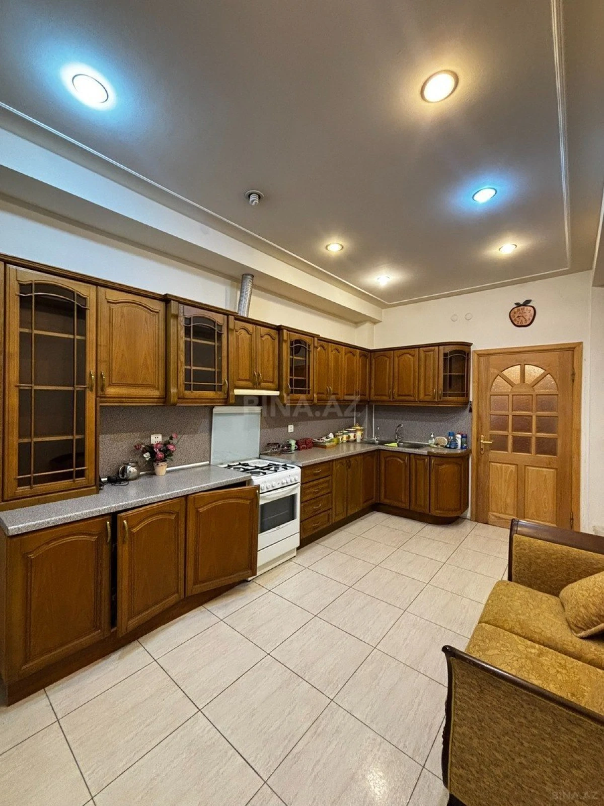 Satılır 4 otaqlı mənzil 175 m²