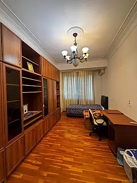 Satılır 4 otaqlı mənzil 175 m²