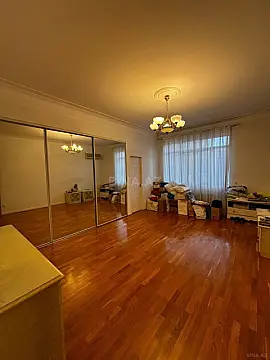 Satılır 4 otaqlı mənzil 175 m²